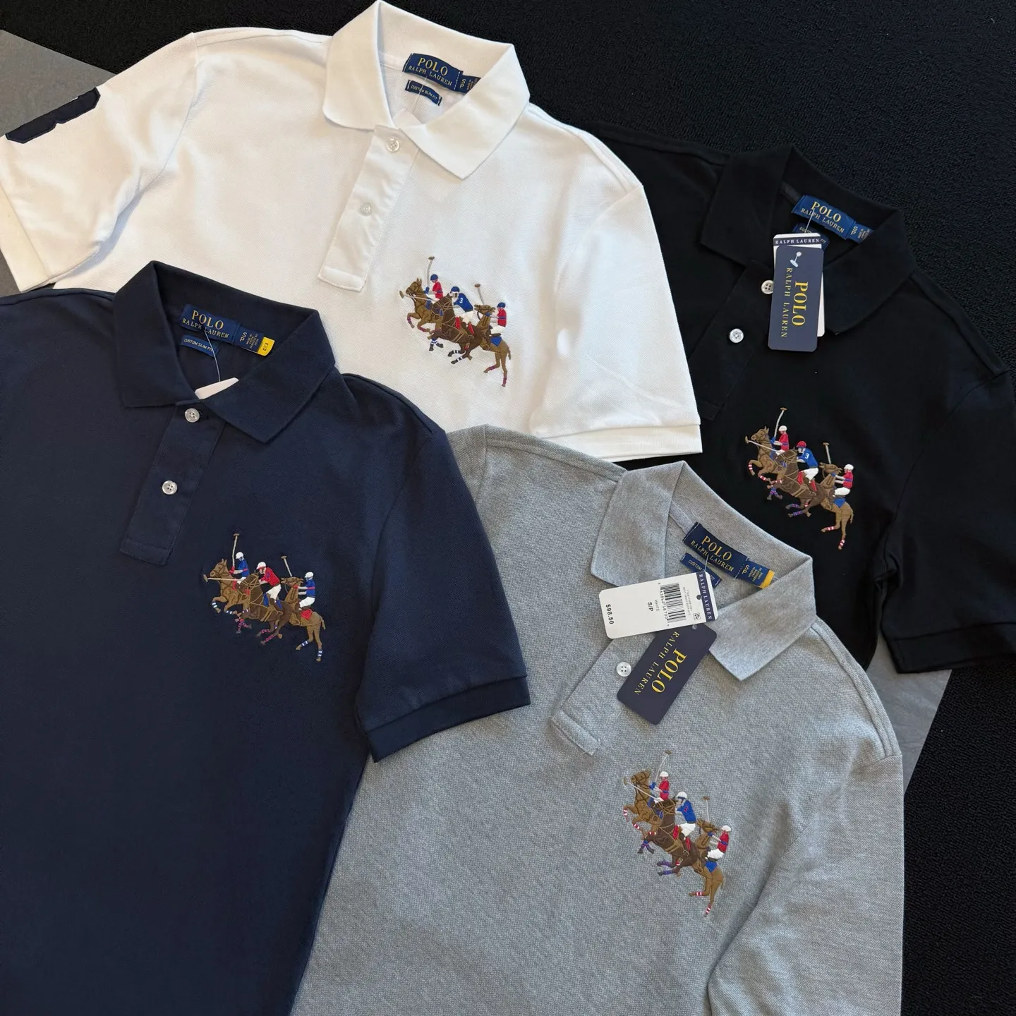 P170 Style No. RL02 (four colors) Ralph Lauren/Ralph Lauren Three Ponies embroidered logo, lapel polo shirt, T-shirt short-sleeved, fabric 100% pique cotton, imported embroidered logo on the chest, custom threaded collar, Malaysian embroidery, the highest version, suitable for business and leisure daily use! 🌘Two-button placket, laser logo pearlescent resin buttons, cuffs and hem using double-thread sewing technology, different currency versions, full set of original three-label accessories!   SIZE #S~XXL Color#Black Navy Gray White